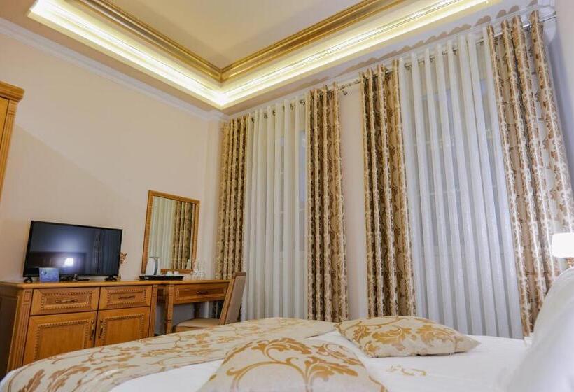 غرفة قياسية مزوَّدة بشُرفة, Boka