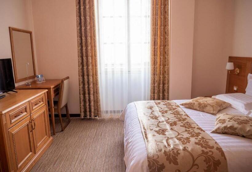 غرفة قياسية مطلة على المدينة, Boka