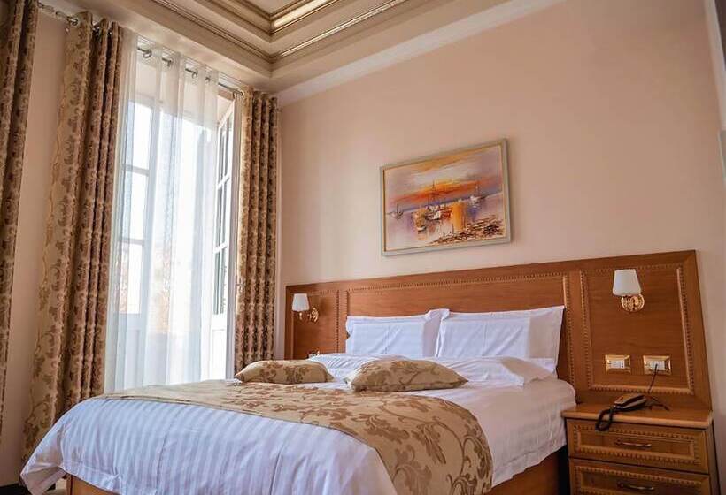 غرفة قياسية مزوَّدة بشُرفة, Boka