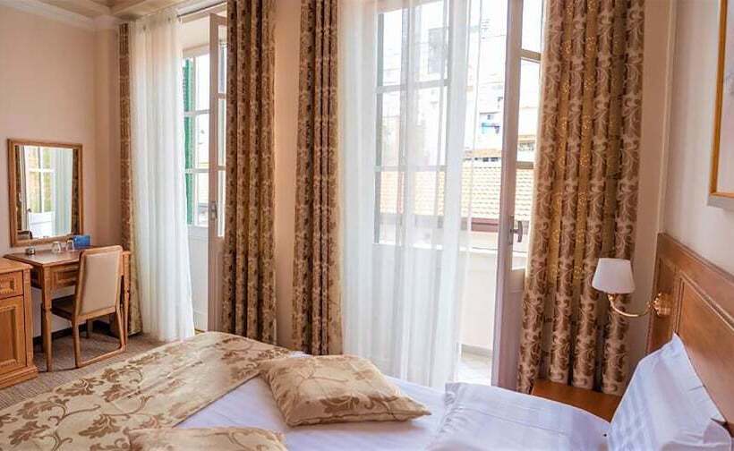 غرفة قياسية مزوَّدة بشُرفة, Boka