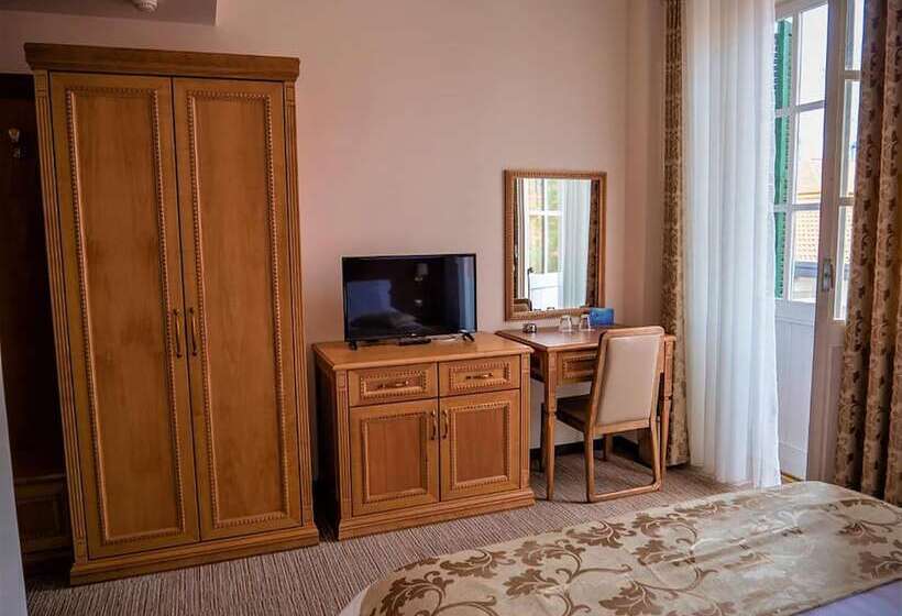 غرفة قياسية مزوَّدة بشُرفة, Boka