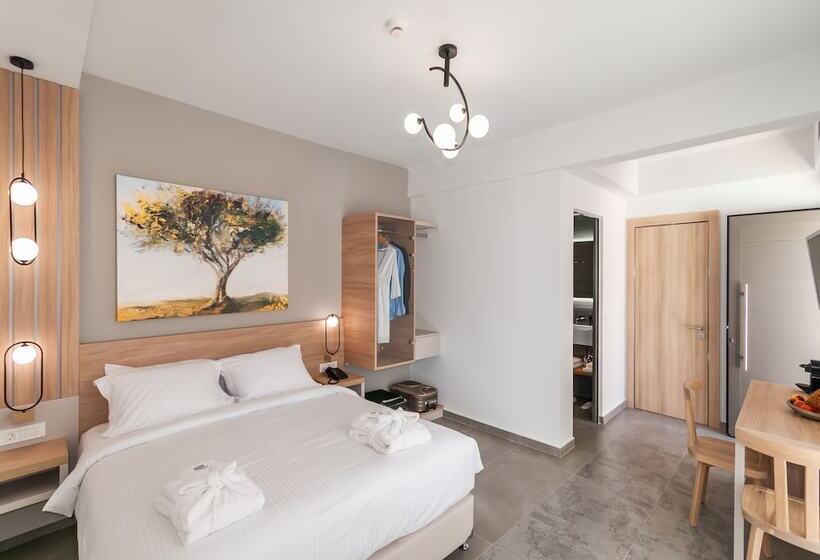 جناح جونيور مطلّ علي حمام السباحة, Epavli Boutique