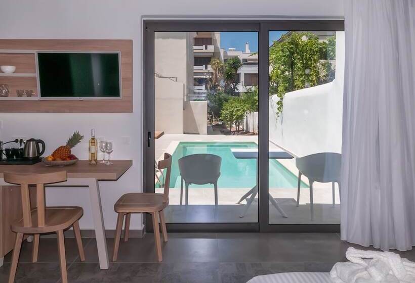 جناح جونيور مطلّ علي حمام السباحة, Epavli Boutique