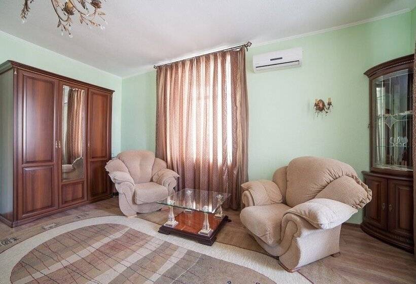 غرفة كومفورت, Family