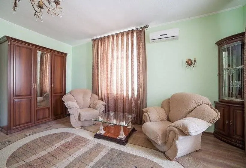 اتاق راحتی, Family