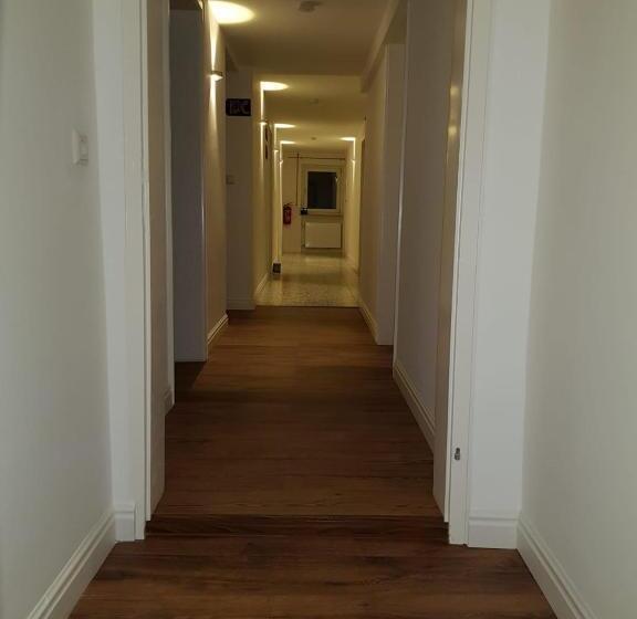 Quarto standart individual, Krone Ug