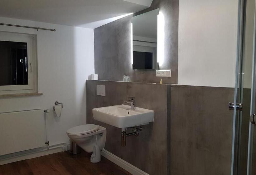 Quarto standart individual, Krone Ug