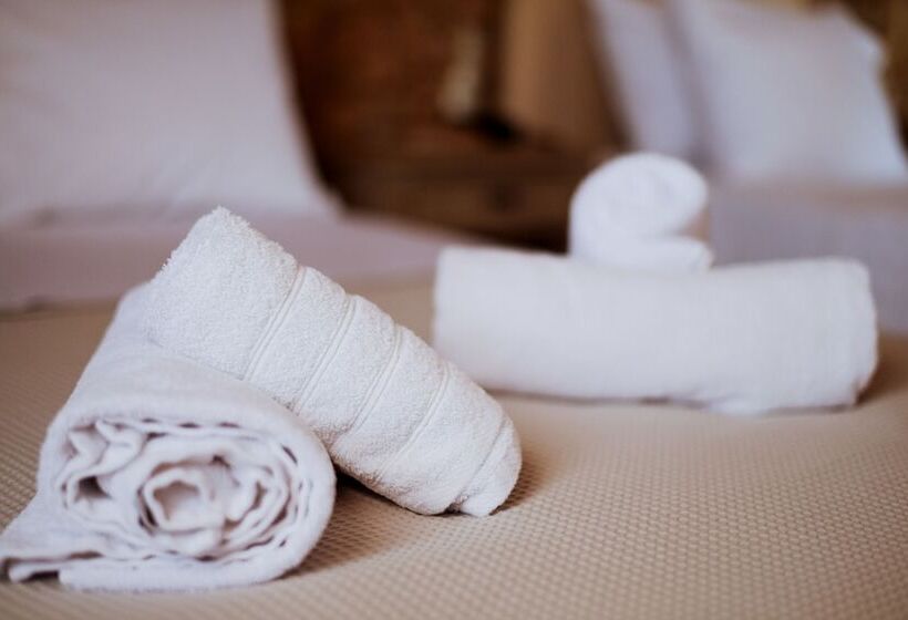 Номер Superior, Lighthouse