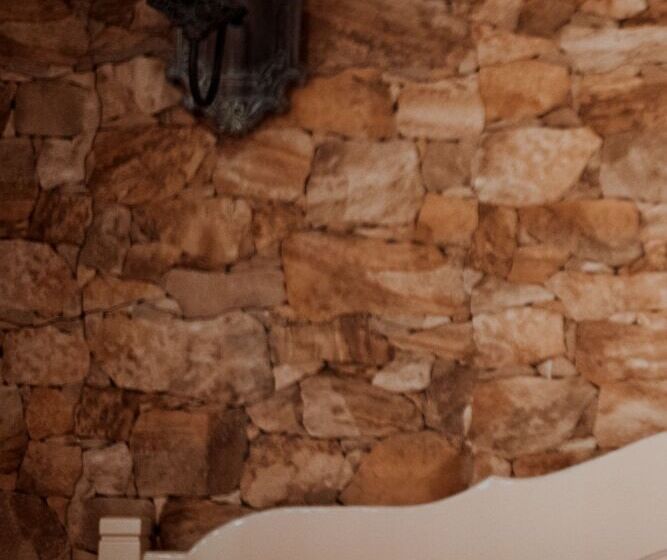 Номер Superior, Lighthouse