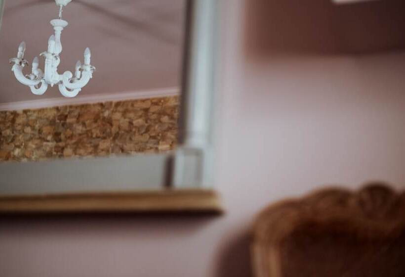 Номер Superior, Lighthouse