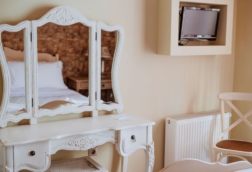 Номер Superior, Lighthouse