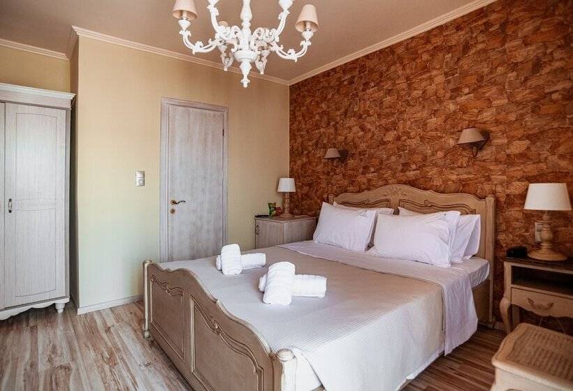 Номер Superior, Lighthouse