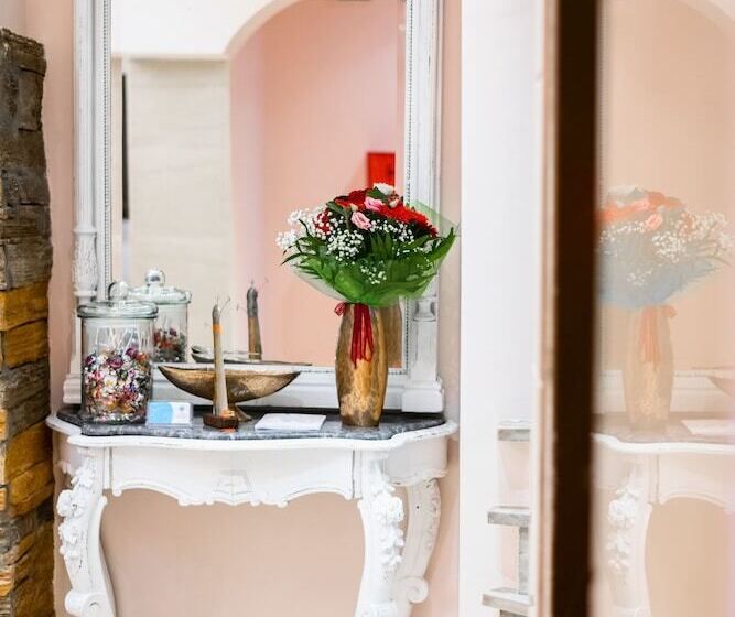 Номер Superior, Lighthouse