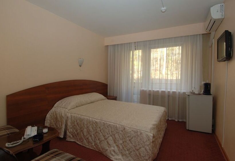 חדר סטנדרט יחיד, Rus