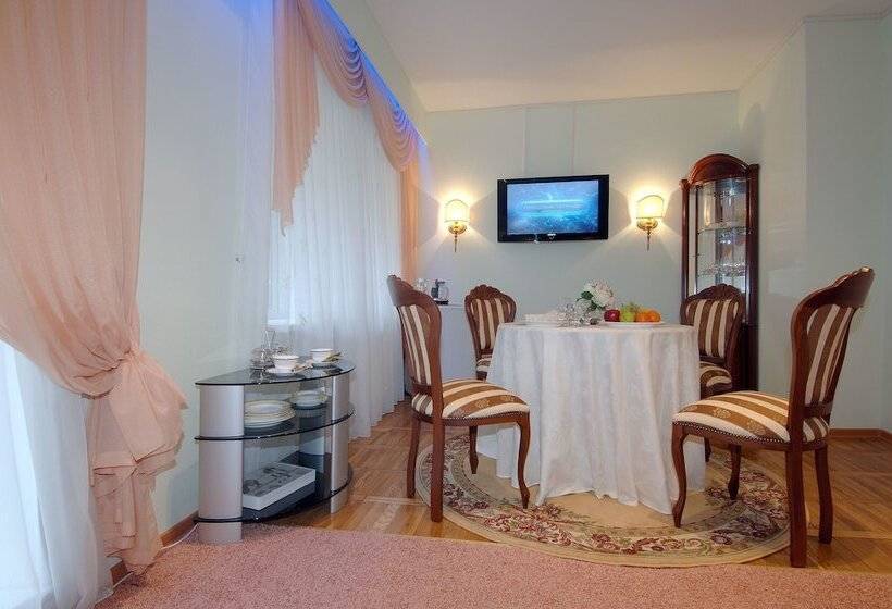 חדר דלוקס, Rus