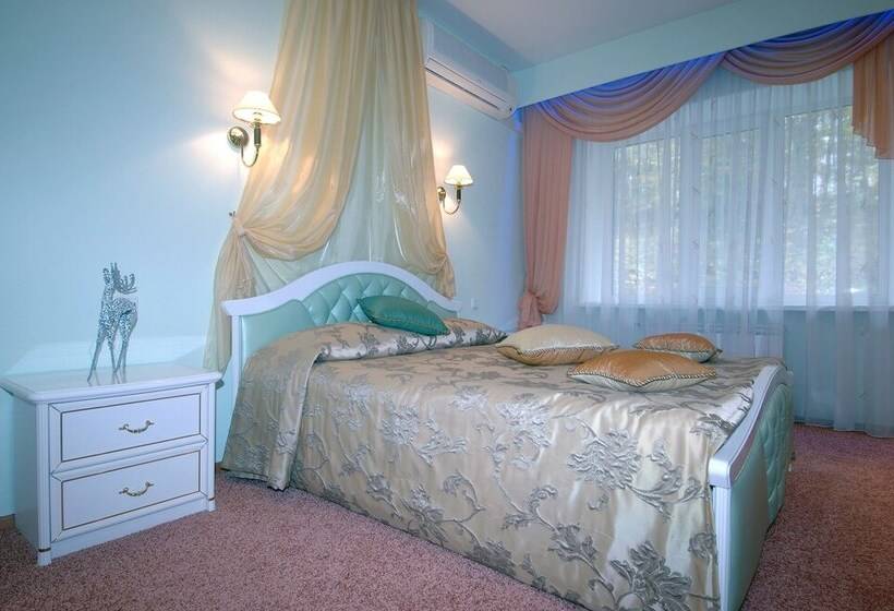 סטודיו סטנדרט עם מרפסת, Rus