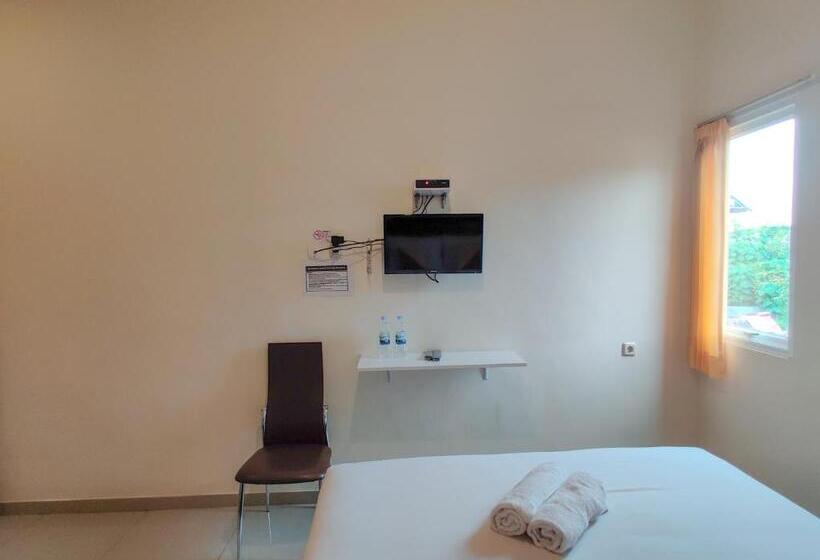 Номер Deluxe, Ayuning Guest House Syariah Semarang Mitra Reddoorz