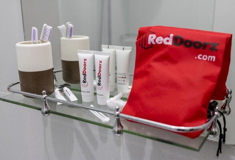 Номер Economy, Reddoorz Plus @ Otista Garut
