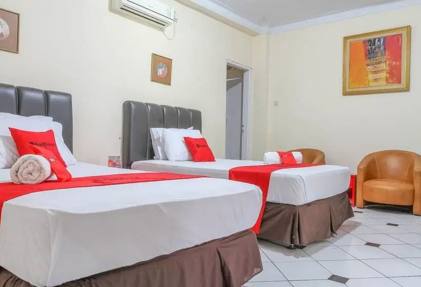 Familienzimmer, Reddoorz Plus @ Otista Garut