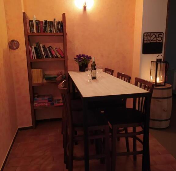 スタンダード4人部屋, Castle Wall Inn