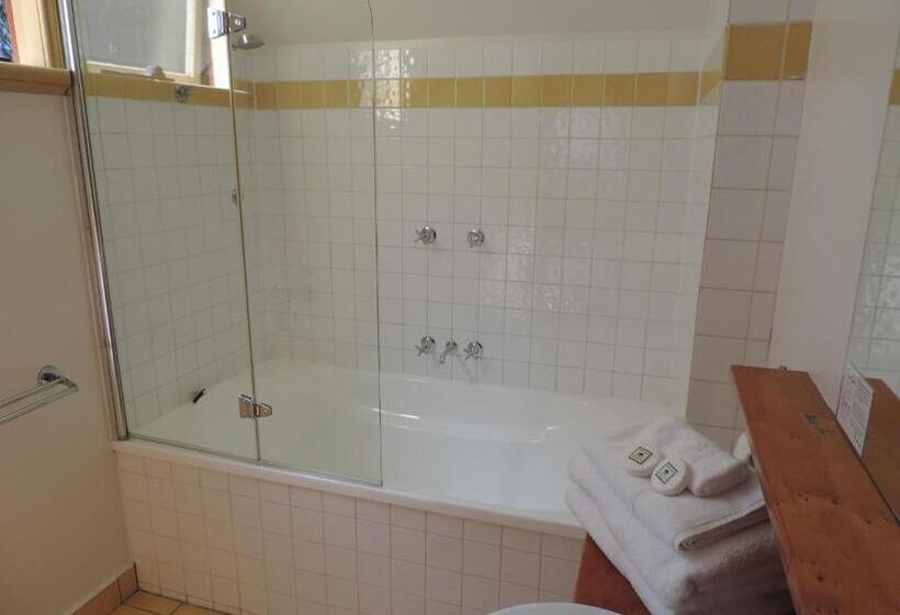 スタンダードスタジオ, Bushmans Cafe