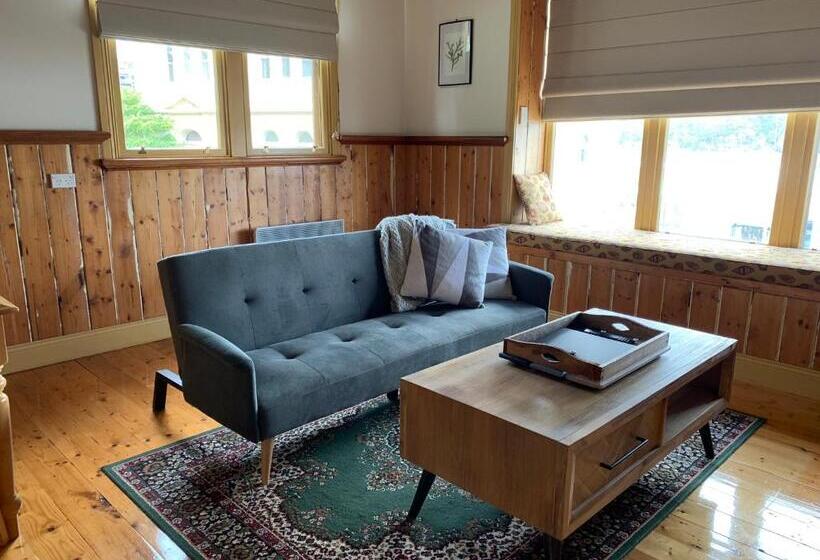 スタンダードスタジオ, Bushmans Cafe