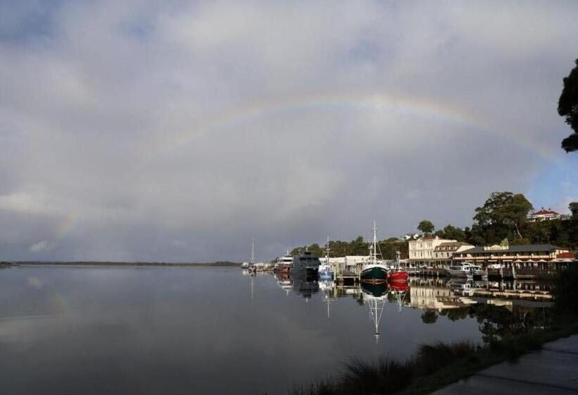 スタンダードスタジオ, Bushmans Cafe