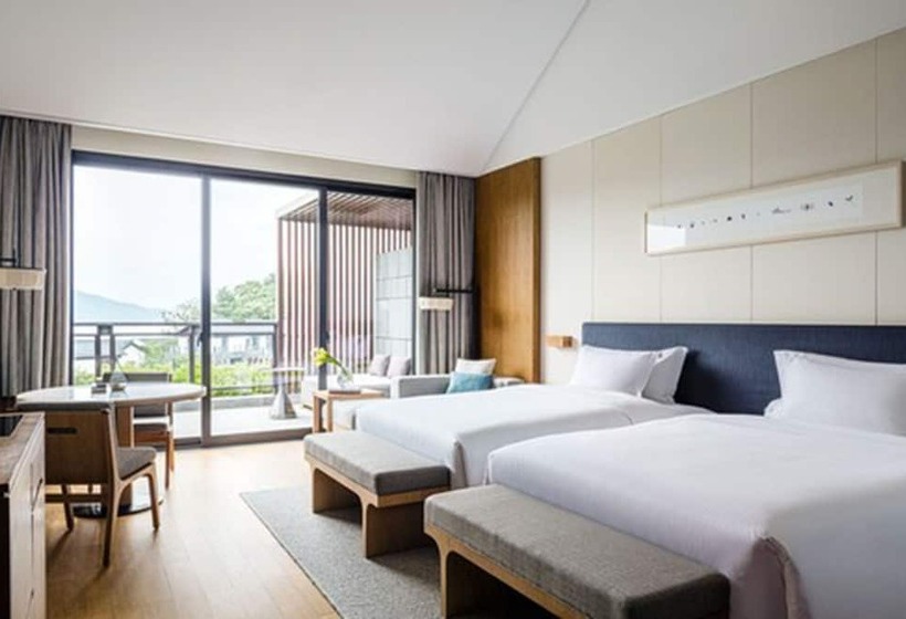 Номер Премиум Вид на Озеро, Cordis Dongqian Lake Ningbo