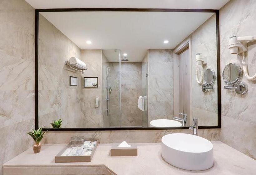 استودیوی استاندارد, Lemon Tree Premier, Mumbai International Airport