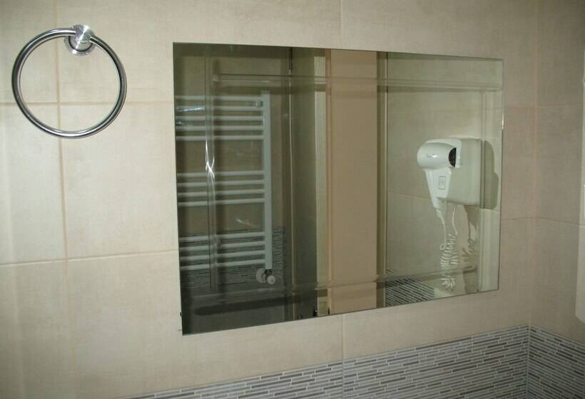 اتاق لوکس با بالکن و چشم‌انداز دریا, Marseille Palace