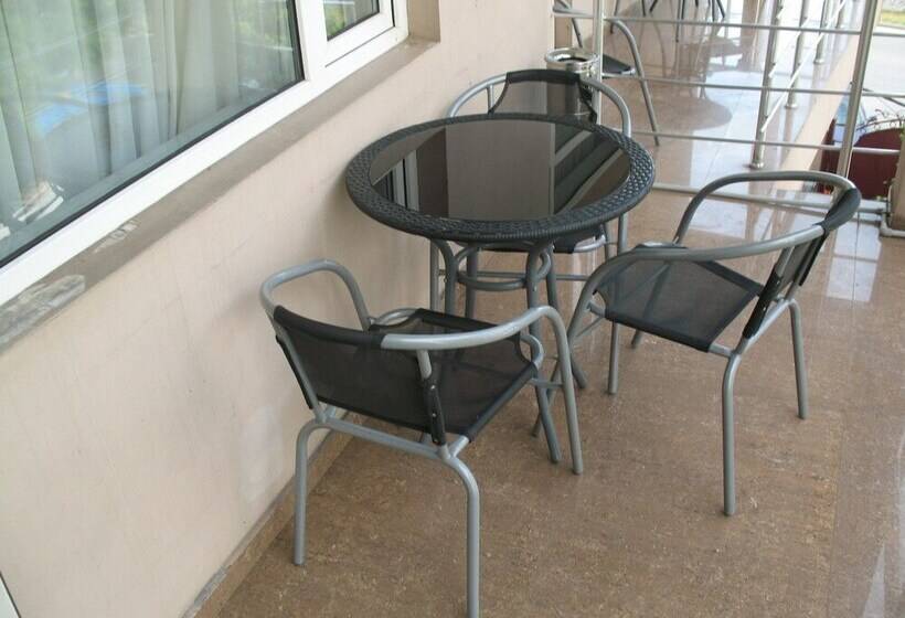 اتاق لوکس با بالکن و چشم‌انداز دریا, Marseille Palace