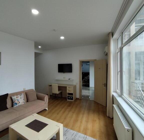 سوییت خانوادگی, Marseille Palace