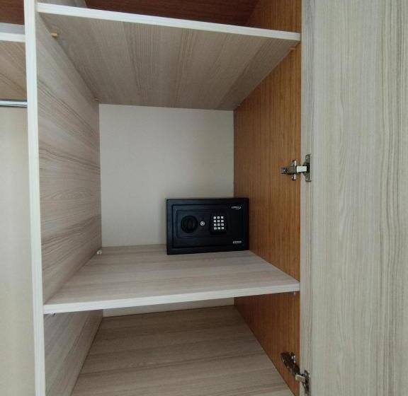 اتاق سوپریور سه تخته, Marseille Palace