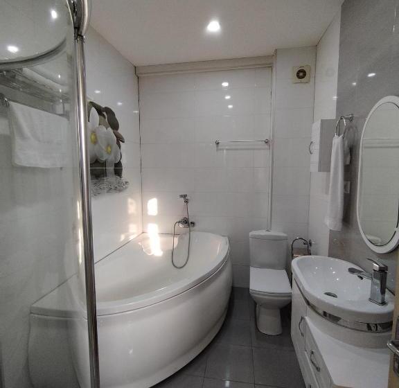 سوییت سوپریور با چشم‌انداز دریا, Marseille Palace