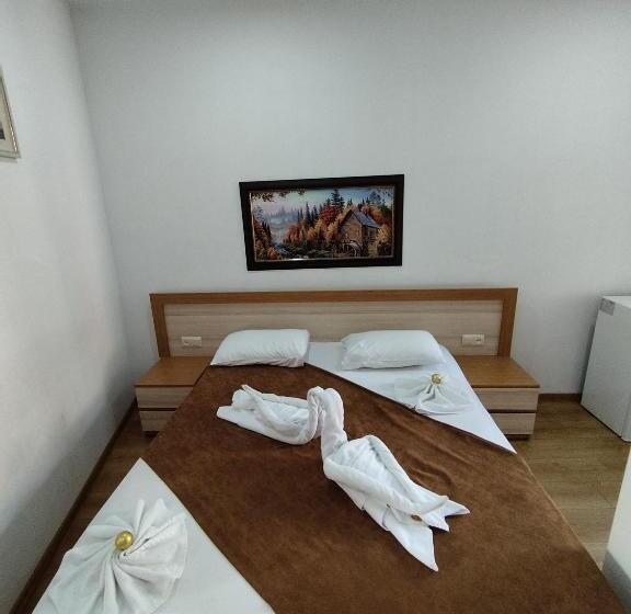 اتاق لوکس با بالکن و چشم‌انداز دریا, Marseille Palace