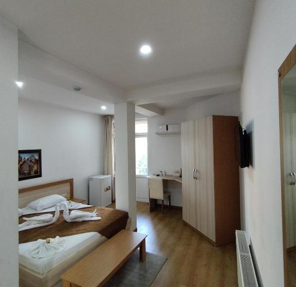 اتاق لوکس با بالکن و چشم‌انداز دریا, Marseille Palace