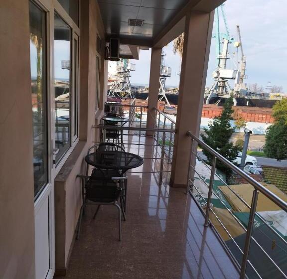 اتاق لوکس با بالکن و چشم‌انداز دریا, Marseille Palace