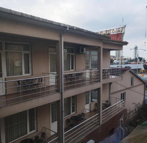 سوئیت با تخت بزرگ, Marseille Palace