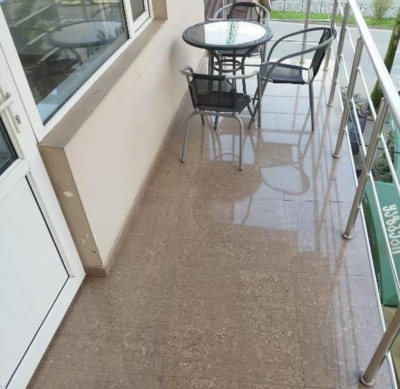 سوئیت با تخت بزرگ, Marseille Palace