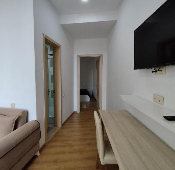 سوییت خانوادگی, Marseille Palace