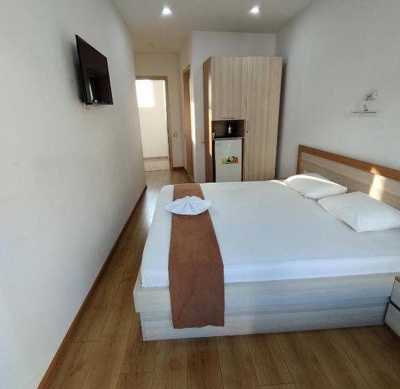 اتاق لوکس با بالکن و چشم‌انداز دریا, Marseille Palace