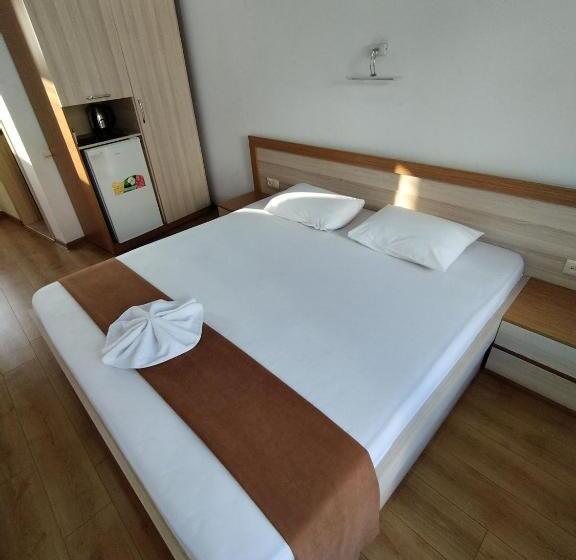 اتاق لوکس با بالکن و چشم‌انداز دریا, Marseille Palace