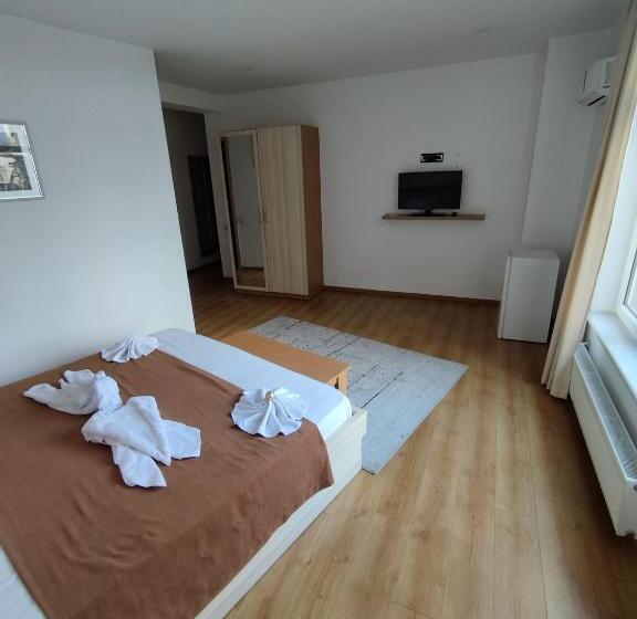 اتاق استاندارد با بالکن, Marseille Palace