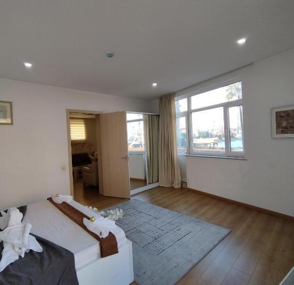 سوئیت با تخت بزرگ, Marseille Palace