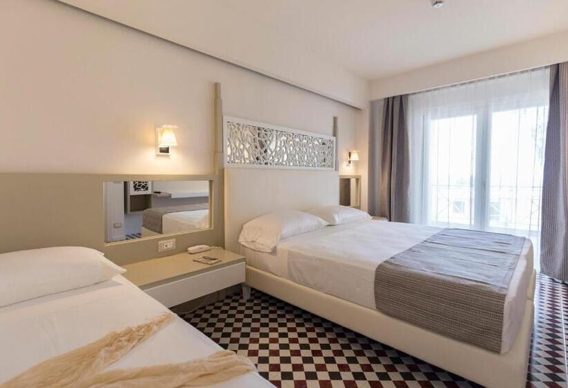 جناح جونيور, Suite Hotel L Oasi Di Riaci