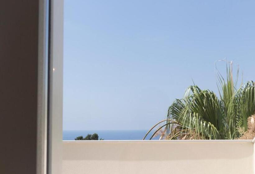 Номер Стандарт с Балконом, Suite Hotel L Oasi Di Riaci
