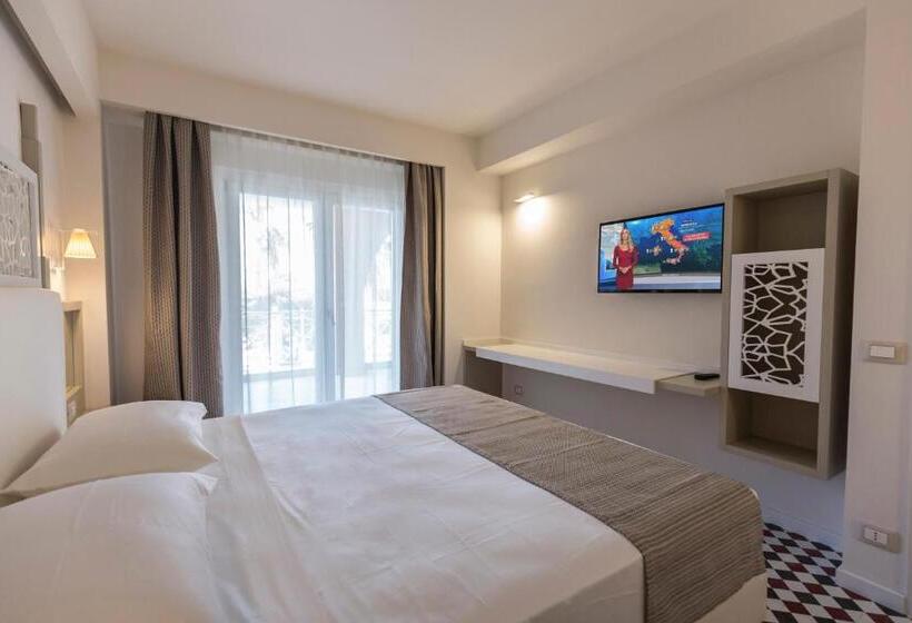 Номер Стандарт с Балконом, Suite Hotel L Oasi Di Riaci
