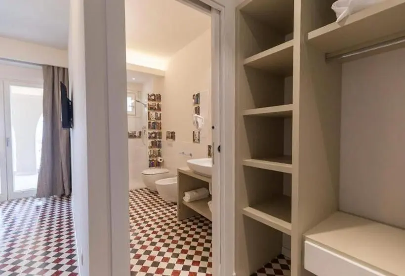 バルコニー付きスタンダードトリプルルーム, Suite Hotel L Oasi Di Riaci