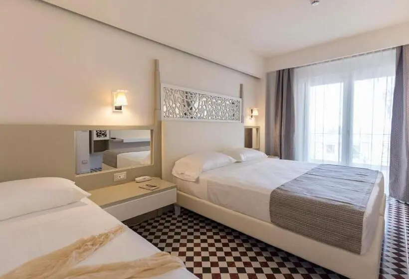 バルコニー付きスタンダードトリプルルーム, Suite Hotel L Oasi Di Riaci