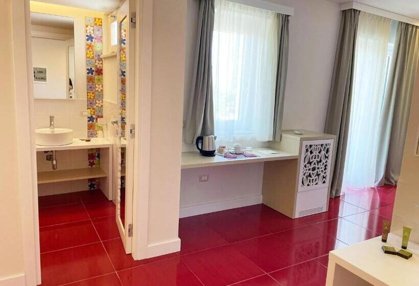 جناح مزوَّد بشرفة, Suite Hotel L Oasi Di Riaci